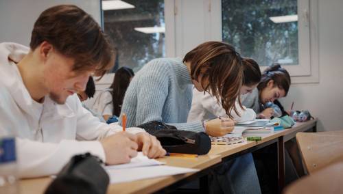 Étudiants en cours chez Aurlom