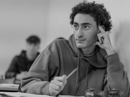 Étudiant pensif