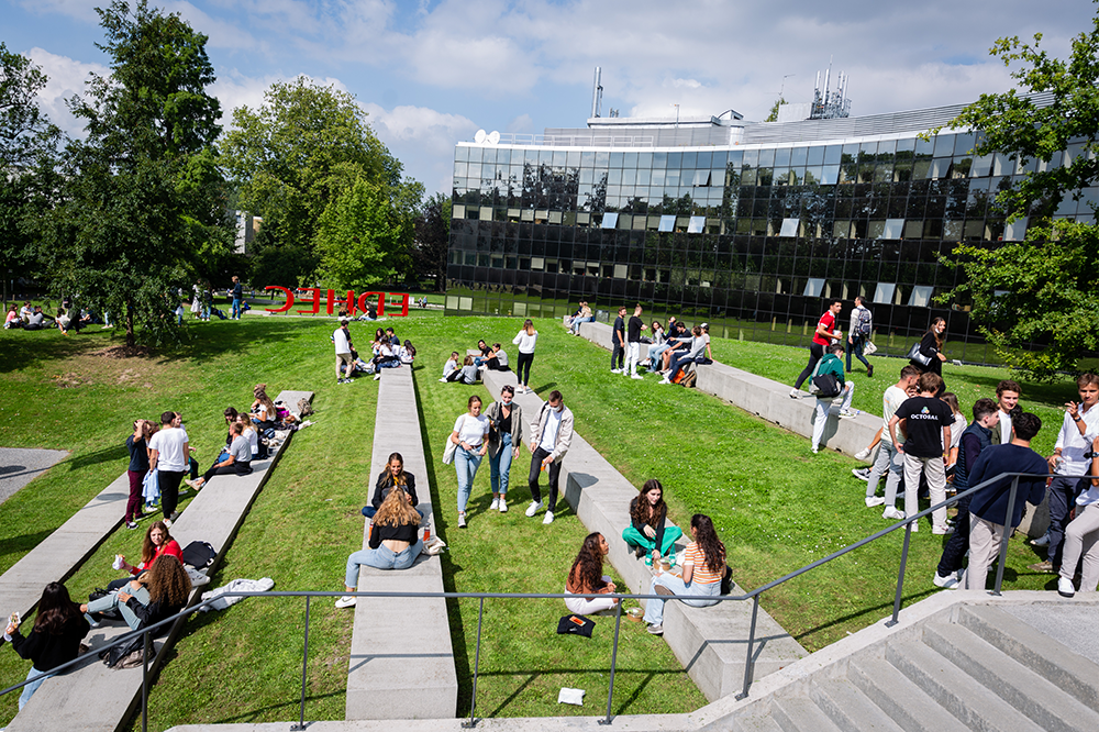 L'EDHEC fait peau neuve : nouveau BBA, IA et 120 millions d'euros pour ses campus