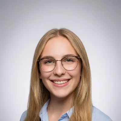 Portrait de Emma Batteux, ancien étudiant Aurlom