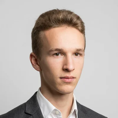 Portrait de Maxime, ancien étudiant Aurlom